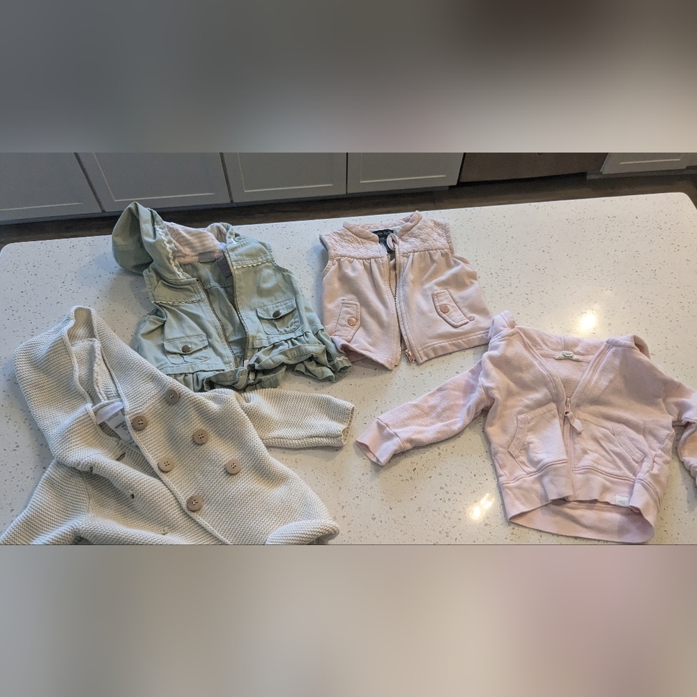 Assortment light coats & vests, 18 mo